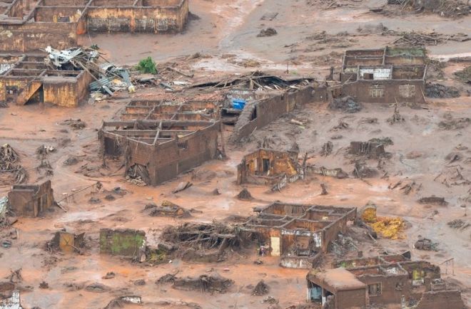 Região destruída por rompimento de barragens em Minas