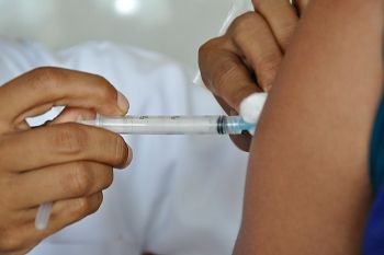Foto ilustrativa de vacina, vacinação de atultos
