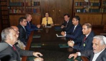Bernal presta apoio &agrave; presidente Dilma durante encontro em Bras&iacute;lia