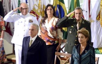 Ao lado de Temer, Dilma pede colabora&ccedil;&atilde;o das For&ccedil;as Armadas para um pa&iacute;s mais justo e democr&aacute;tico