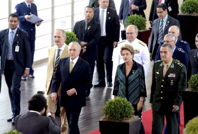 Ao lado de Temer, Dilma pede colabora&ccedil;&atilde;o das For&ccedil;as Armadas para um pa&iacute;s mais justo e democr&aacute;tico