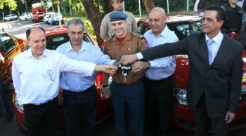 Governador entrega viaturas e faz balan&ccedil;o sobre a Seguran&ccedil;a P&uacute;blica