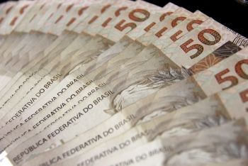 Foto ilustrativa de dinheiro, economia, imposto de renda, premio, mega sena, salário mínimo