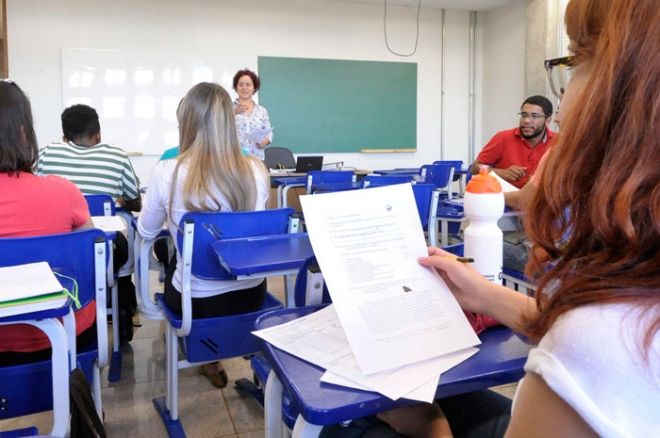 Foto de estudantes, universitários, sala de aula, educação, professor  - Universidade de Brasília (UnB)