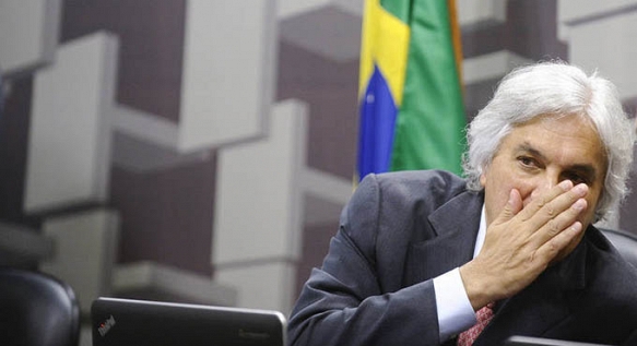 Delcídio reconsidera delação