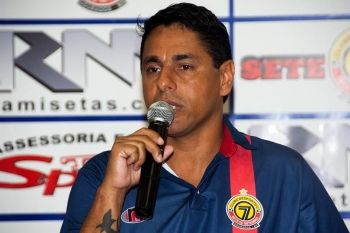 Na apresentação do elenco, Sete de Dourados convoca torcida