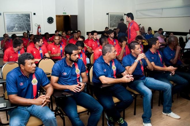 Na apresentação do elenco, Sete de Dourados convoca torcida