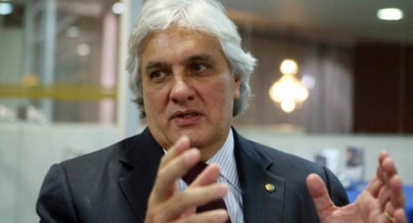 Preso, Delcídio recebe auxílio moradia