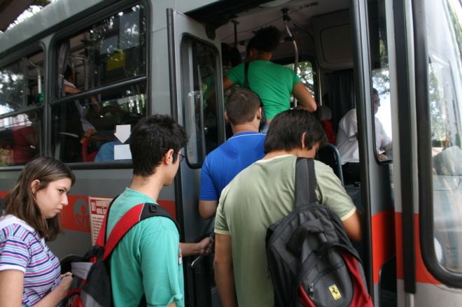 Foto ilustrativa de passe de ônibus, tarifa de passe de ônibus, transporte público, transito, passe do estudante