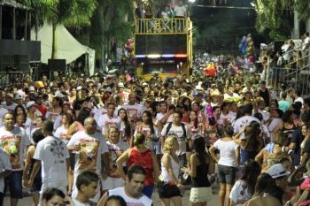 Carnaval: folia começa com desfile de Sandálias de Frei Mariano em Corumbá