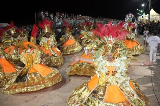 Folia: Desfiles de escolas de samba, blocos e cordões animam Carnaval de Campo Grande