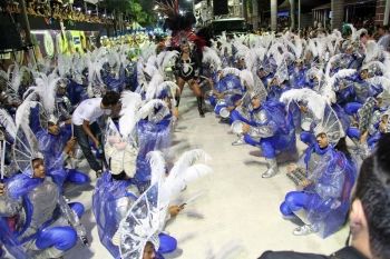 Desfile das escolas do grupo de acesso é atração em Corumbá
