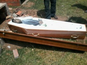 Corpo de jovem executado é encontrado fora do túmulo