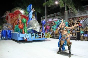 Escola de samba A Pesada leva título do Grupo de Acesso