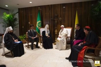 "Somos irmãos", diz papa Francisco a líder ortodoxo