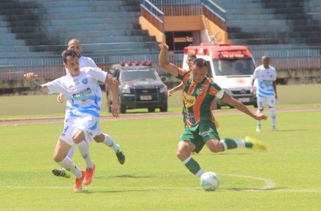 Naviraiense e Ivinhema não saem do zero no Estádio Douradão