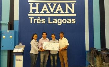 Apae de Três Lagoas recebe doação de R$ 12 mil do Troco Solidário da Havan