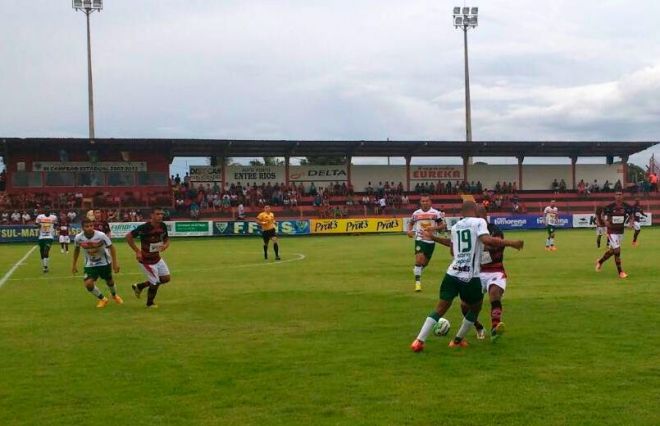 &Aacute;guia Negra vence Naviraiense e lidera Grupo B com 100%
