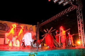 Encenação Paixão de Cristo abre espaço para população em Corumbá