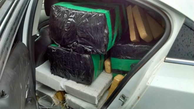 Polícia Militar apreende 819 kg de maconha em veículo abandonado em Dourados