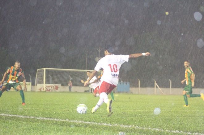 Sete de Dourados vence Naviraiense e encosta na lideran&ccedil;a do Grupo B