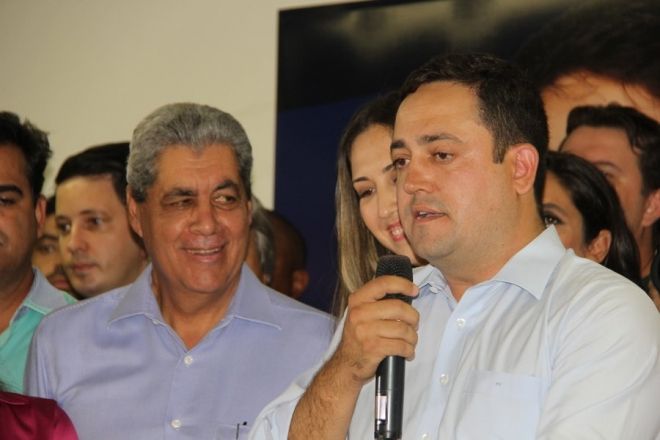 Com relações “congeladas” até pouco tempo, Puccinelli e Azambuja se reencontram em ato de filiação 