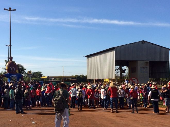 Ap&oacute;s quase seis horas de bloqueio, MST libera trecho de rodovia em Maracaju