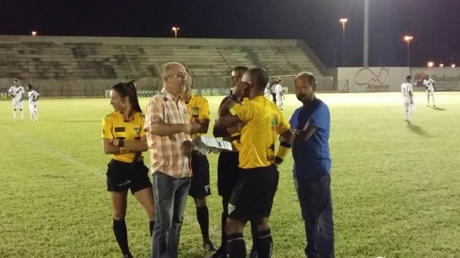 Problema na iluminação suspense jogo entre Misto e Operário