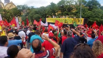 13/03/2016 - Manifestação a favor do governo em Porto Alegre