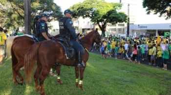 Manifestação reúne 100 mil pessoas em Campo Grande