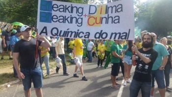 13/03/2016 - Manifestação contra o governo em Porto Alegre