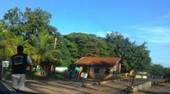 Ve&iacute;culo clandestino abandona passageiros em fuga da fiscaliza&ccedil;&atilde;o
