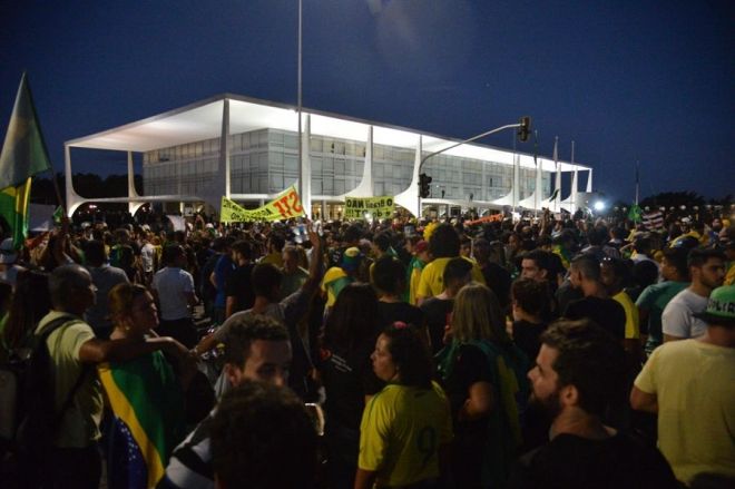 No segundo dia, manifestantes voltam a protestar contra Dilma e Lula em Campo Grande