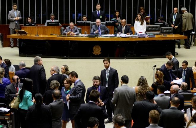 Descumprimento de medidas protetivas da Lei Maria da Penha poderá ser crime