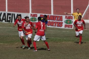 Justiça trabalhista “confiscada”  renda do Comercial por conta de dívida com ex-treinador Laércio