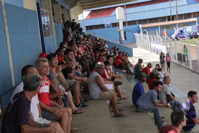 Justiça trabalhista “confiscada”  renda do Comercial por conta de dívida com ex-treinador Laércio