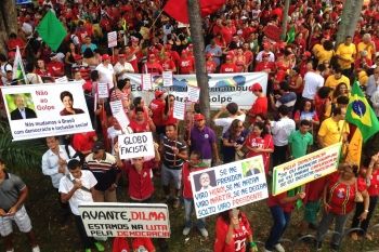 31/03/2016 - Manifesta&ccedil;&atilde;o contra o impeachment no Recife