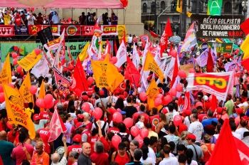 31/03/2016 - Manifesta&ccedil;&atilde;o contra o impeachment em S&atilde;o Paulo