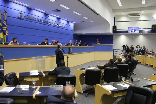 Vereadores de Campo Grande estudam legislação para saber como proceder em decisão de reajuste