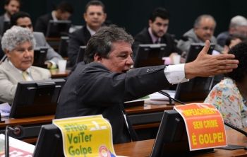 Bate-boca, cr&iacute;ticas e defesa de Dilma marcam 12 horas de debates na comiss&atilde;o de impeachment