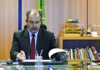 &ldquo;A educa&ccedil;&atilde;o n&atilde;o pode parar em tempos de crise", diz Mercadante