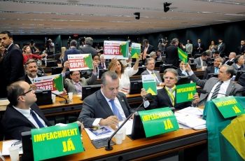 Bate-boca, cr&iacute;ticas e defesa de Dilma marcam 12 horas de debates na comiss&atilde;o de impeachment
