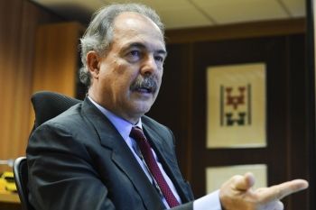 &ldquo;A educa&ccedil;&atilde;o n&atilde;o pode parar em tempos de crise", diz Mercadante