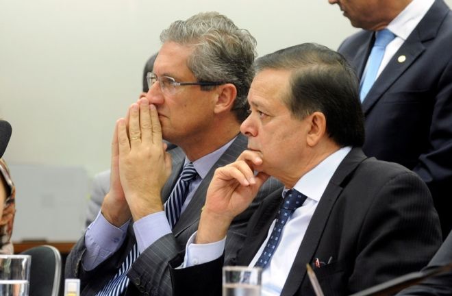 Bate-boca, cr&iacute;ticas e defesa de Dilma marcam 12 horas de debates na comiss&atilde;o de impeachment