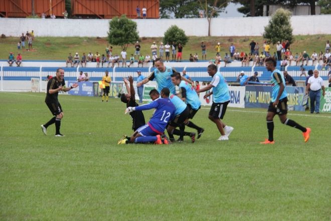 Oper&aacute;rio vence Ivinhema e fica perto da semifinal do Estadual