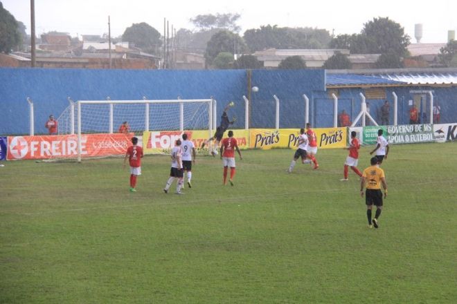 Comercial bate Águia Negra e pega Corumbaense na semifinal
