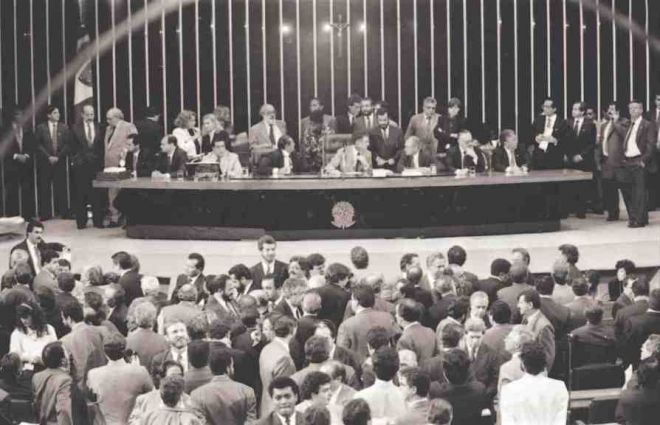 Câmara se prepara para votação de impeachment 24 anos pós-Collor