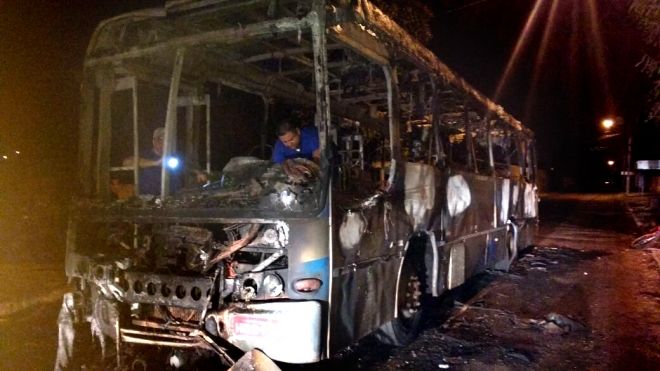Ônibus são atacados após tumulto em penitenciária de Campo Grande