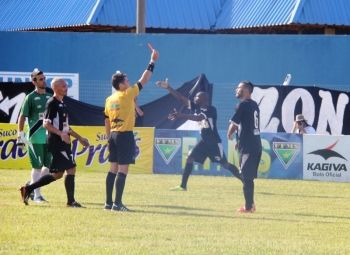 Federa&ccedil;&atilde;o define arbitragem para jogos da semifinal do Estadual