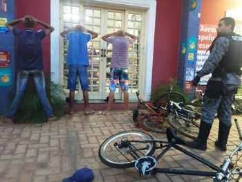 Polícia acaba com baderna em frente a escola pública de Três Lagoas